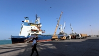 الحوثيون يتهمون التحالف باحتجاز أربع سفن نفطية