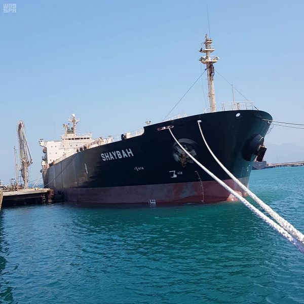 وصول الدفعة الأولى من شحنة الوقود السعودية إلى ميناء المكلا