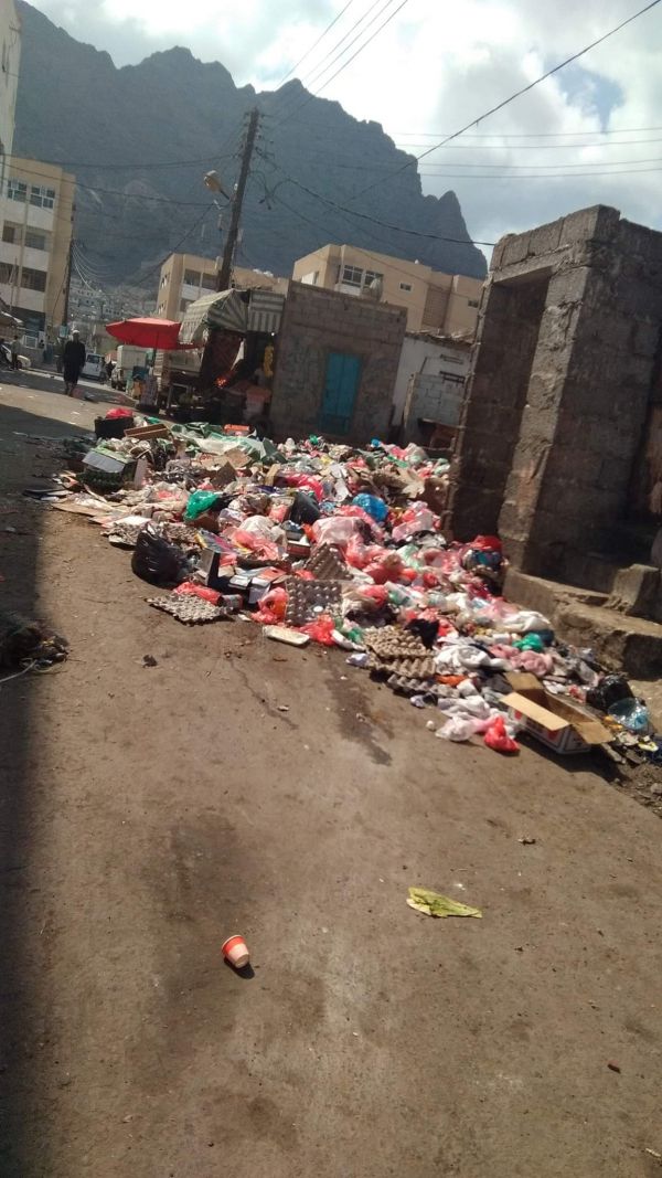 صندوق النظافة والتحسين يستأنف نشاطه في عدن بعد تزويده بالوقود