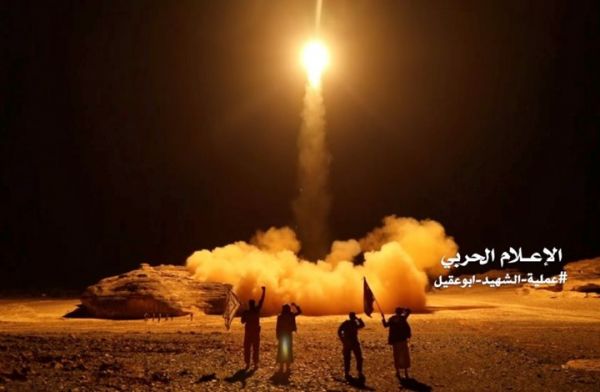 الحوثيون يقصفون مواقع سعودية في جازان بـ6 صواريخ