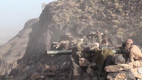 10 قتلى وجرحى بصفوف الحوثيين بقصف مدفعي للجيش الوطني بصرواح